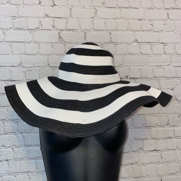 a new day Accessories - 🇺🇸 A New Day Black & White Floppy Beach Hat